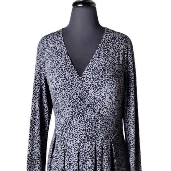 Dialogue faux wrap pleated long sleeve v neck dress size XS - Picture 3 of 8